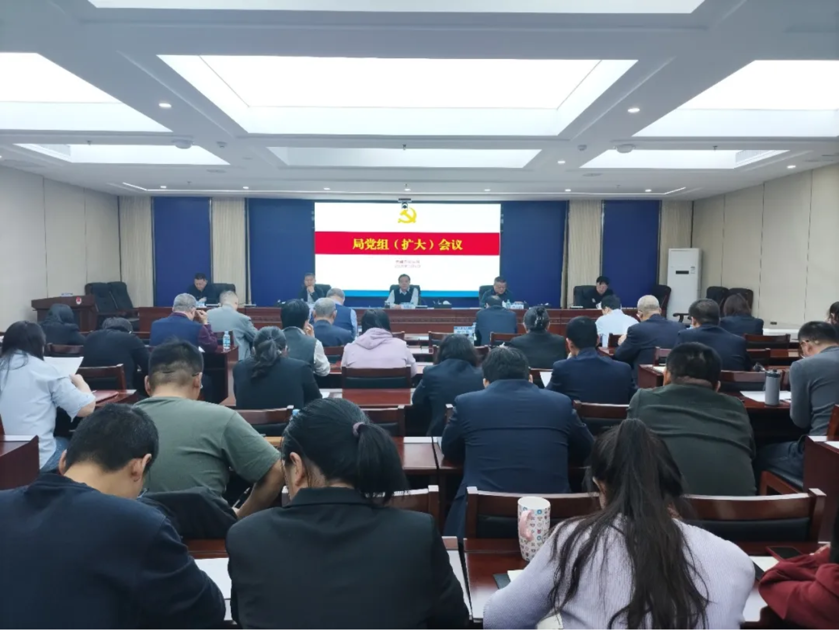 赤峰市司法局召开2026年度局党组（扩大）会议部署开展树...